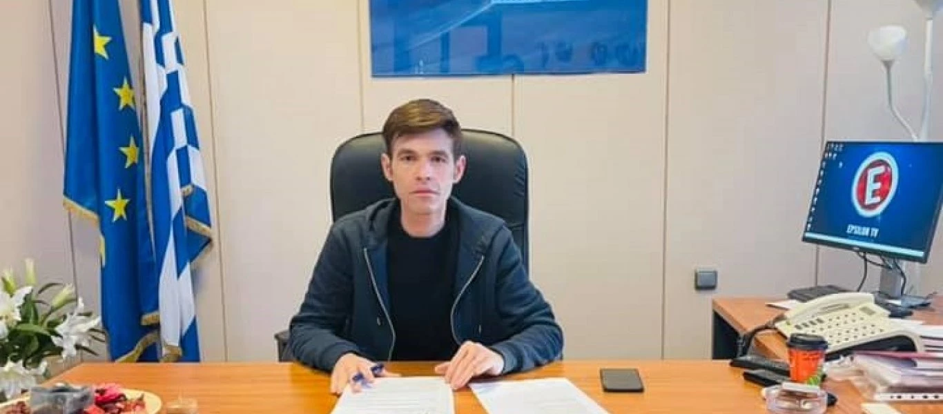 Ο Μένιος Φουρθιώτης κατεβαίνει υποψήφιος στις επόμενες εκλογές με τις ευλογίες του Αρχιεπίσκοπου Ιερώνυμου (φωτό)